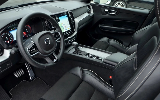 Volvo XC 60 cena 149889 przebieg: 100000, rok produkcji 2019 z Pyzdry małe 254